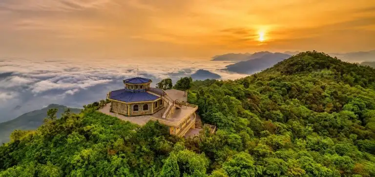Panoramic sunrise view from Vong Hai Dai summit overlooking the mountains and sea of clouds